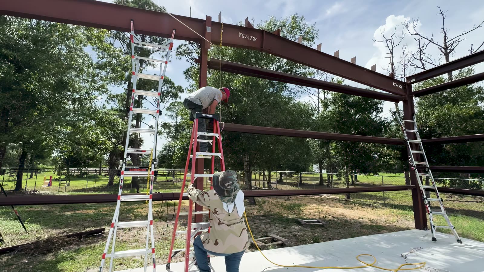 Steel structure: framing a covered outdoor space